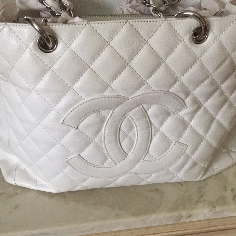 Chanel white it mint condition